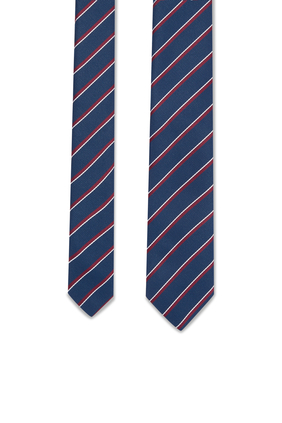ربطة عنق بخطوط مائلة